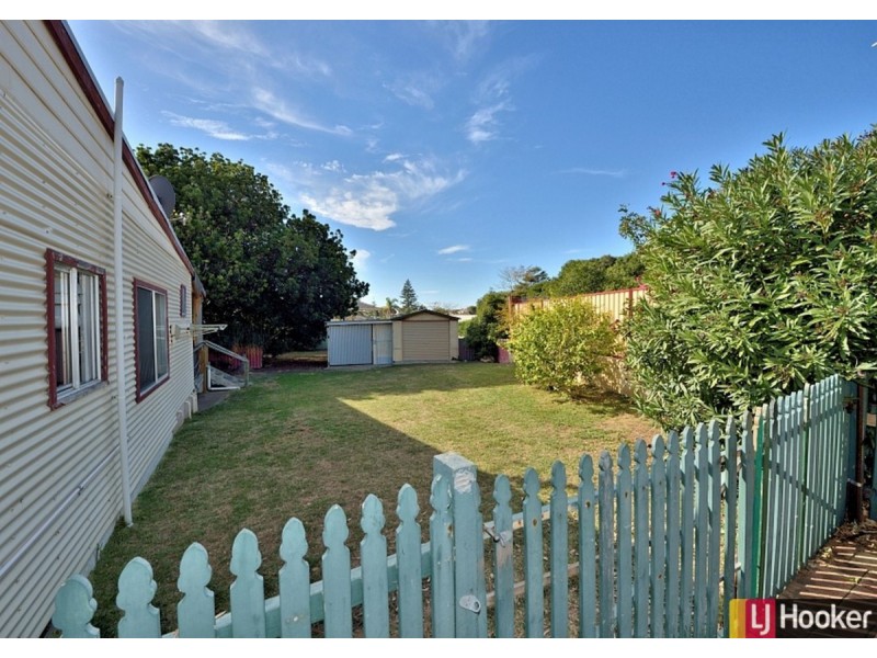 16 Oversby Street, Halls Head WA 6210