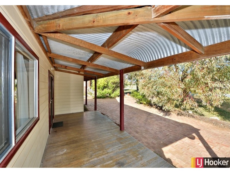 16 Oversby Street, Halls Head WA 6210