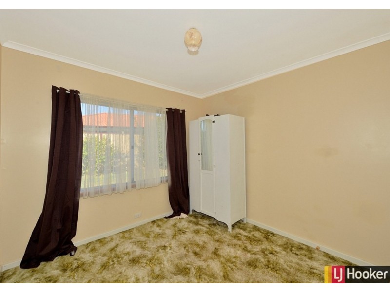 16 Oversby Street, Halls Head WA 6210