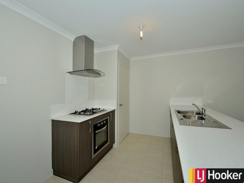 9 Blanche Crescent, Lakelands WA 6180