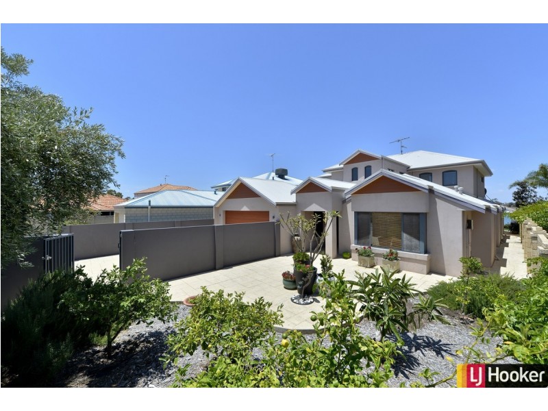 6 Rialto Place, Halls Head WA 6210