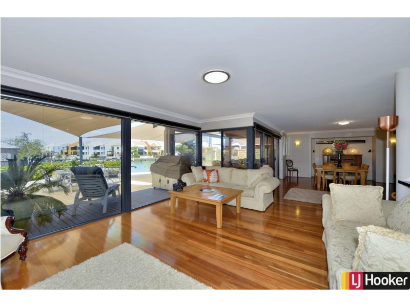 6 Rialto Place, Halls Head WA 6210