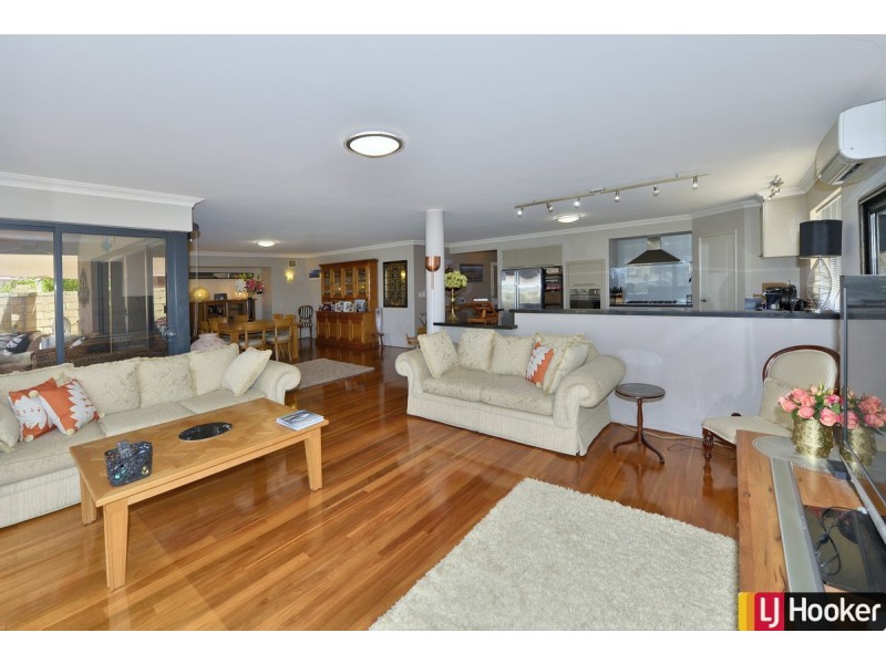 6 Rialto Place, Halls Head WA 6210