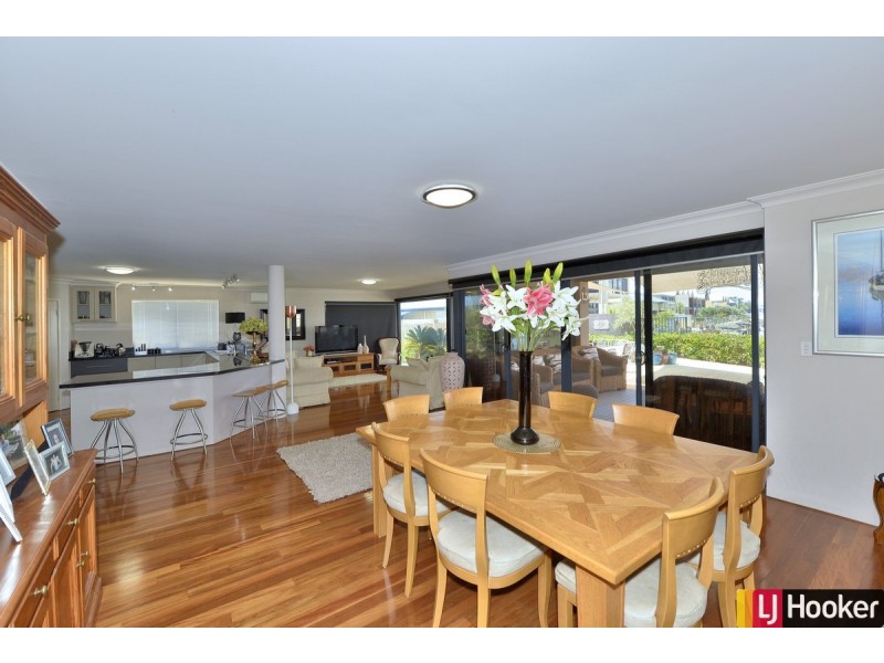 6 Rialto Place, Halls Head WA 6210