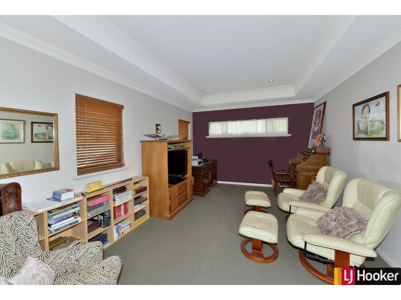 6 Rialto Place, Halls Head WA 6210