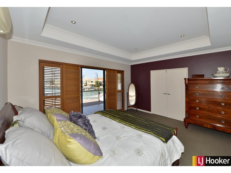 6 Rialto Place, Halls Head WA 6210