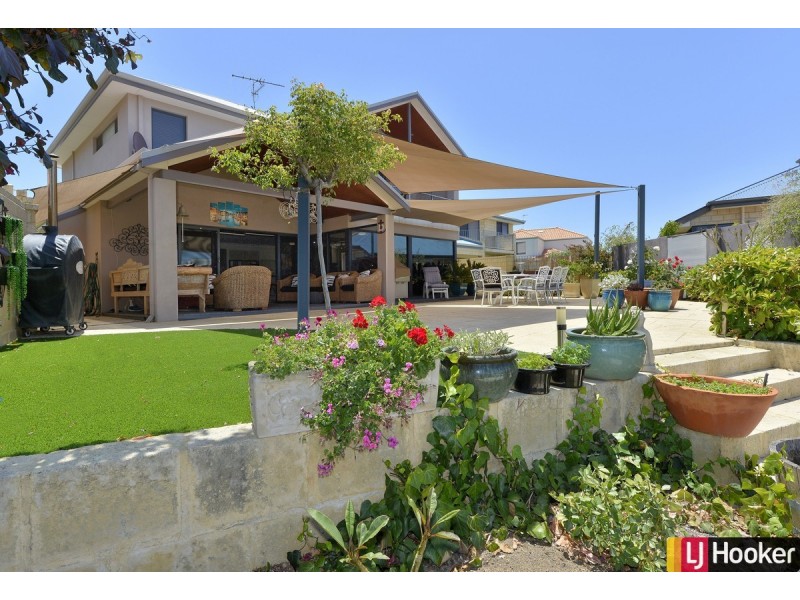 6 Rialto Place, Halls Head WA 6210