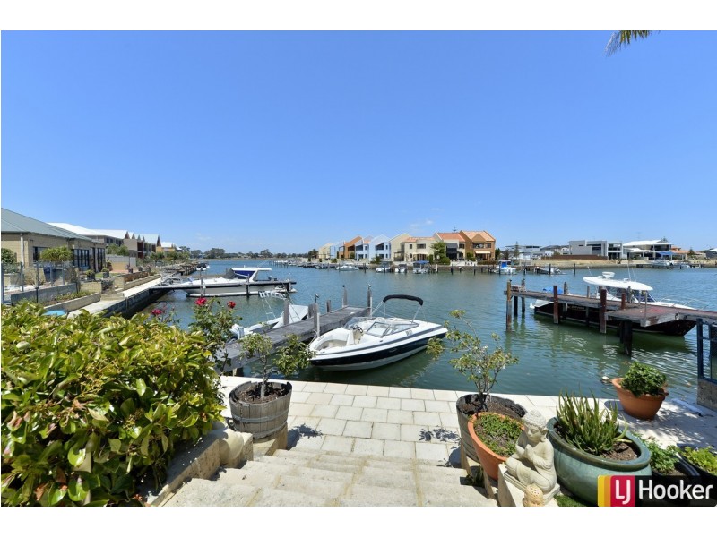 6 Rialto Place, Halls Head WA 6210