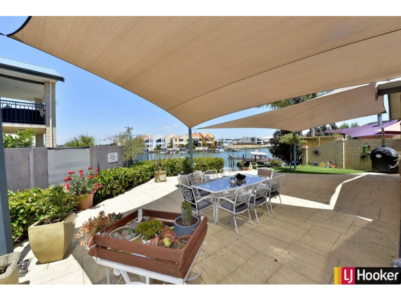 6 Rialto Place, Halls Head WA 6210