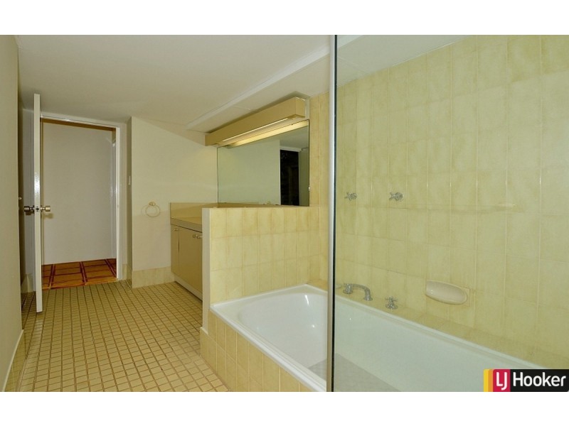 14/6A Valley Road, Halls Head WA 6210