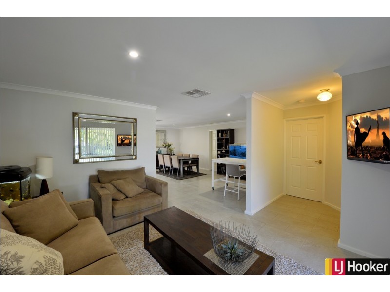 31 Pentland Crescent, Dudley Park WA 6210