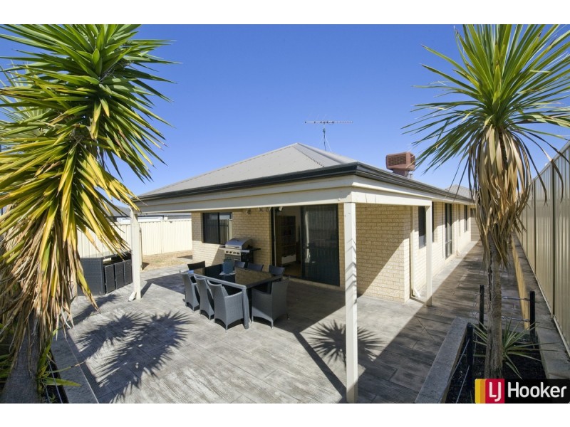 27 Rayner Promenade, Lakelands WA 6180