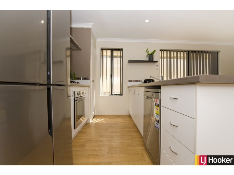 27 Rayner Promenade, Lakelands WA 6180
