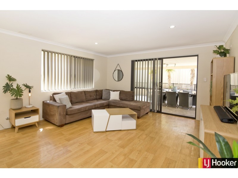 27 Rayner Promenade, Lakelands WA 6180