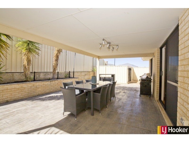 27 Rayner Promenade, Lakelands WA 6180