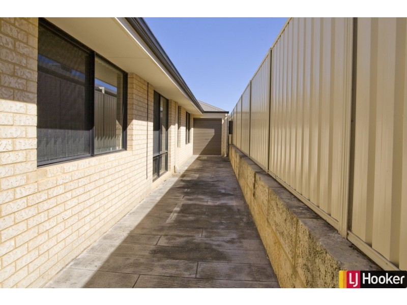 27 Rayner Promenade, Lakelands WA 6180