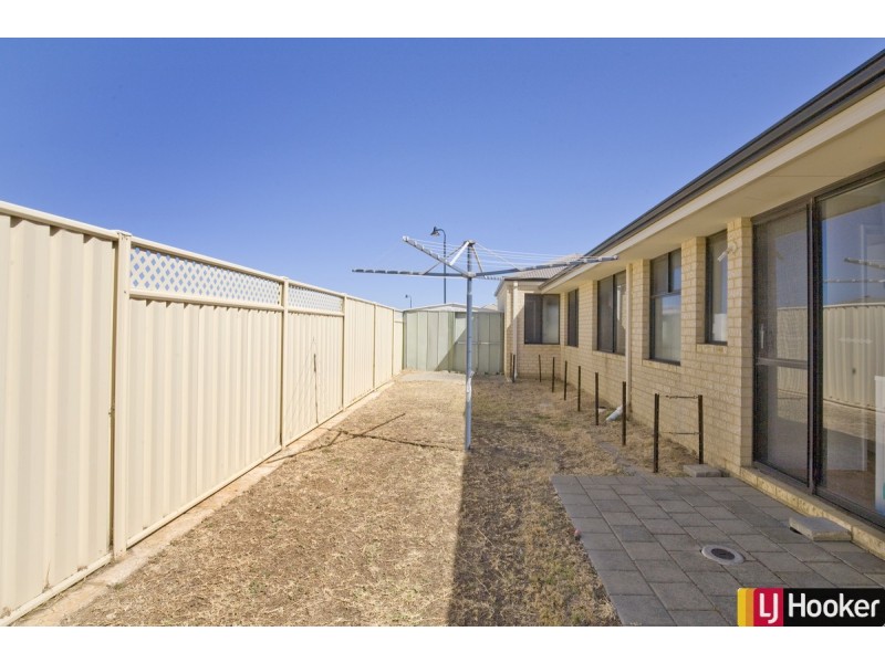 27 Rayner Promenade, Lakelands WA 6180