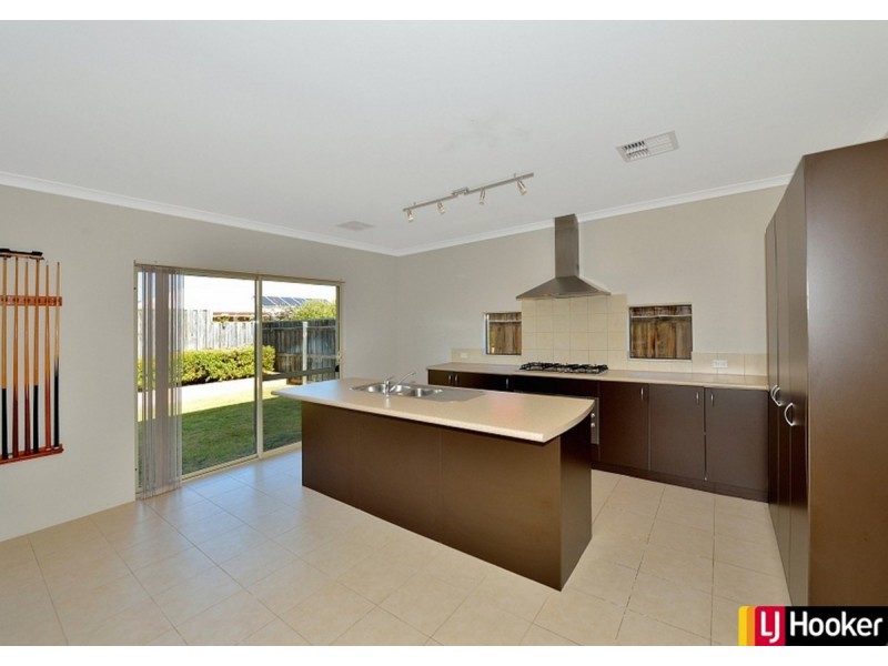 6 Honeymyrtle Grange, Halls Head WA 6210