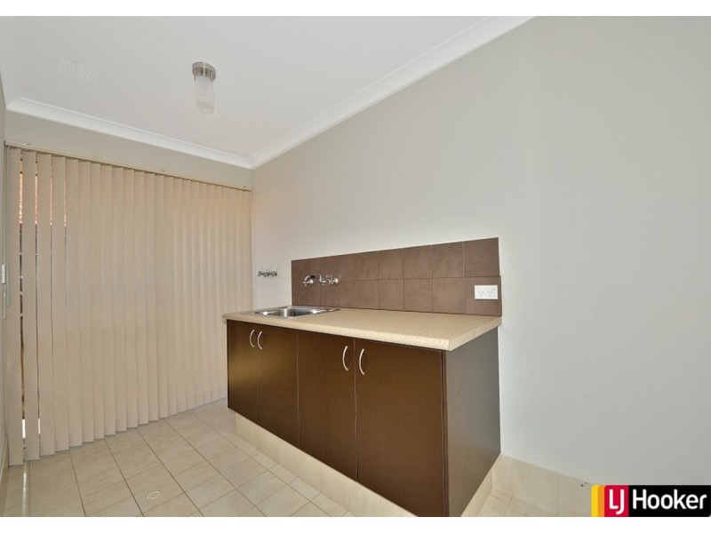6 Honeymyrtle Grange, Halls Head WA 6210