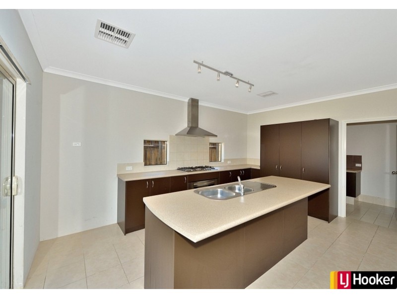 6 Honeymyrtle Grange, Halls Head WA 6210