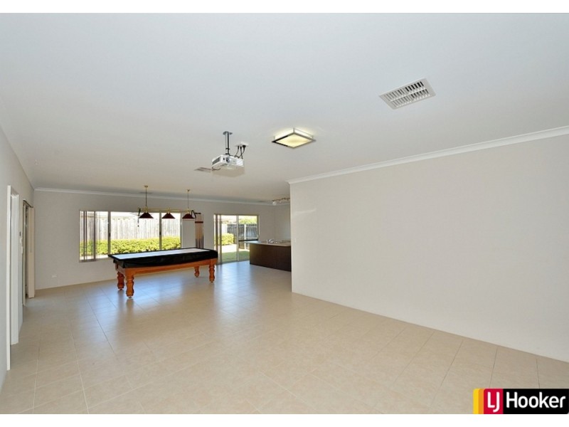 6 Honeymyrtle Grange, Halls Head WA 6210