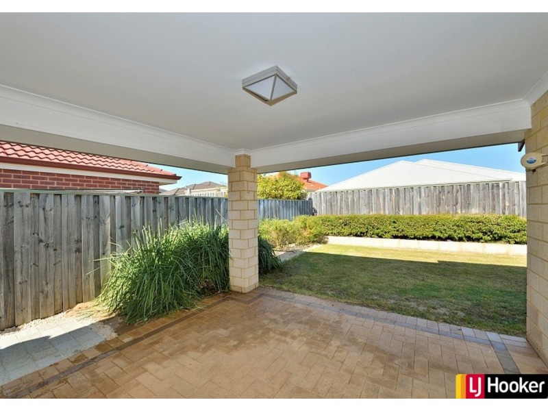 6 Honeymyrtle Grange, Halls Head WA 6210