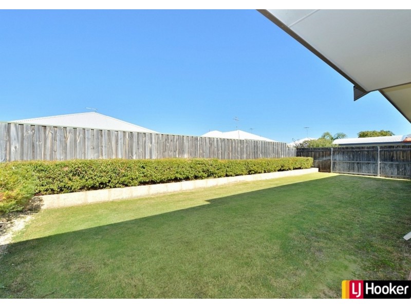 6 Honeymyrtle Grange, Halls Head WA 6210