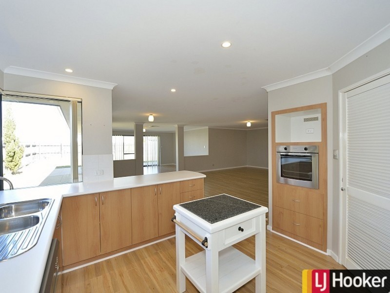 45 Quandong Parkway, Halls Head WA 6210