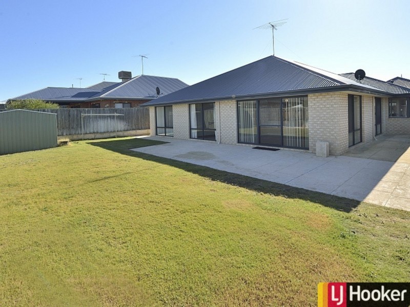 45 Quandong Parkway, Halls Head WA 6210