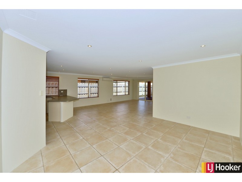 15 Alba Pass, Halls Head WA 6210