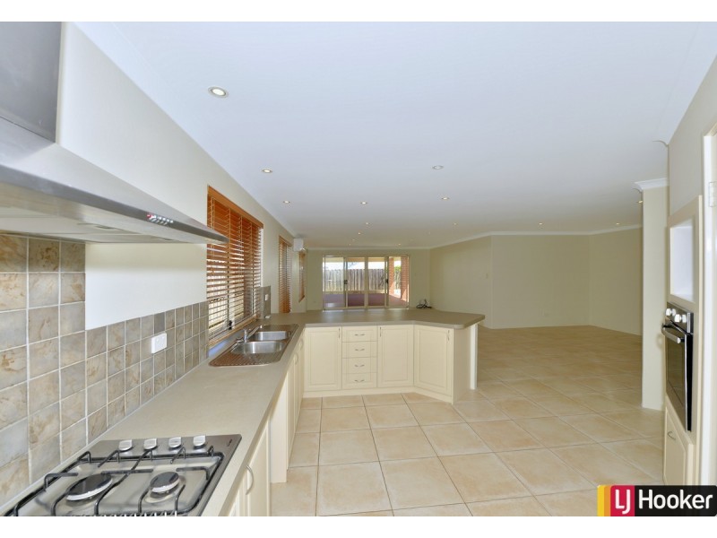 15 Alba Pass, Halls Head WA 6210