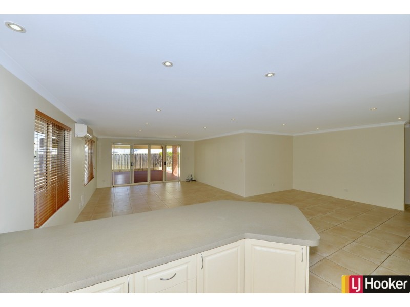 15 Alba Pass, Halls Head WA 6210