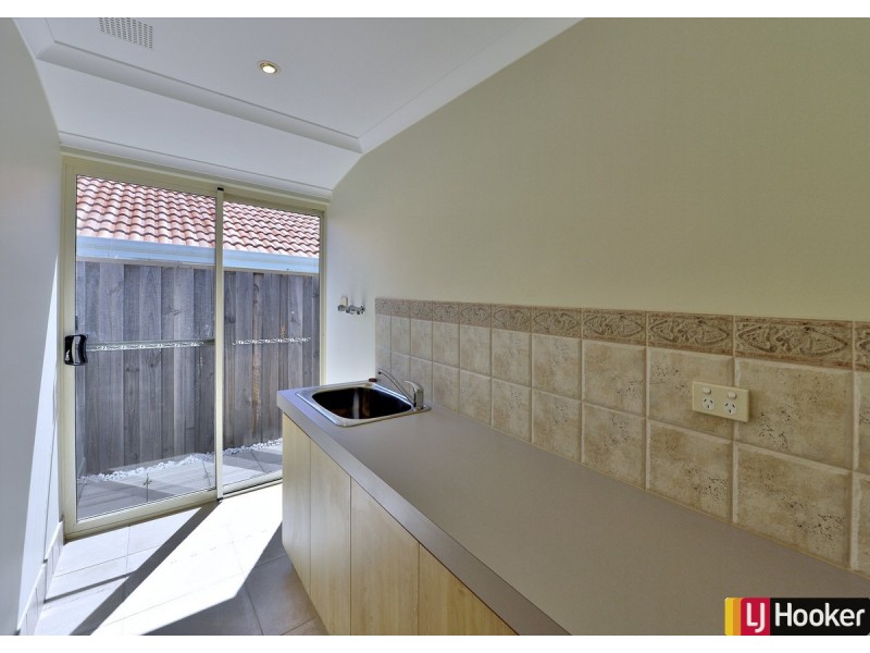 15 Alba Pass, Halls Head WA 6210