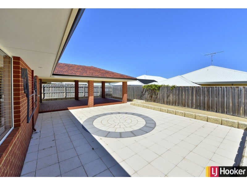 15 Alba Pass, Halls Head WA 6210