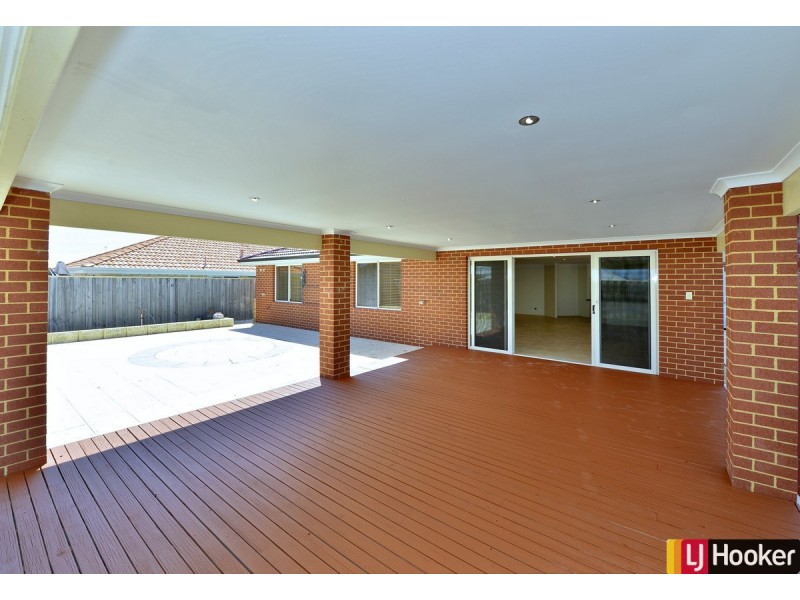15 Alba Pass, Halls Head WA 6210