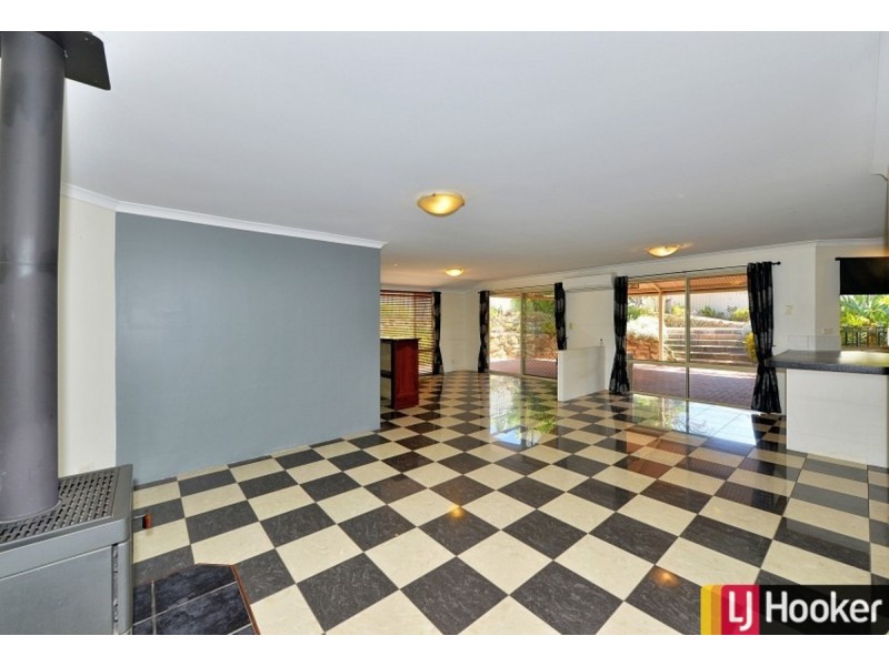 4 Selloa Court, Halls Head WA 6210