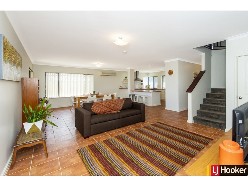 16 Queen Parade, Wannanup WA 6210