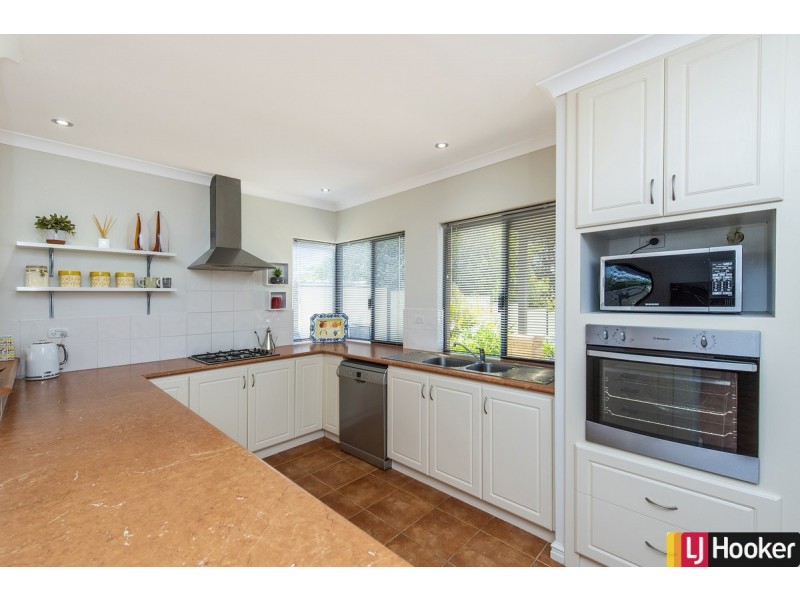 16 Queen Parade, Wannanup WA 6210