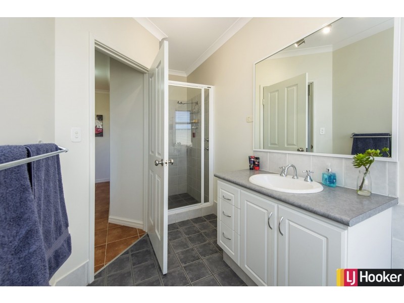 16 Queen Parade, Wannanup WA 6210