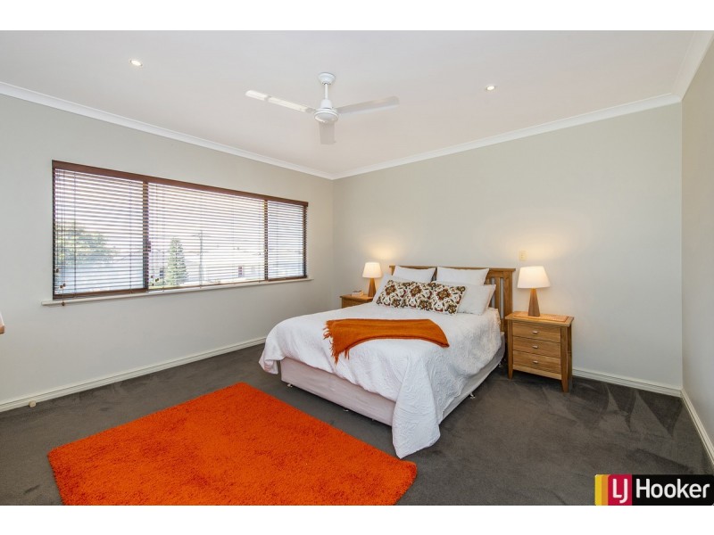 16 Queen Parade, Wannanup WA 6210