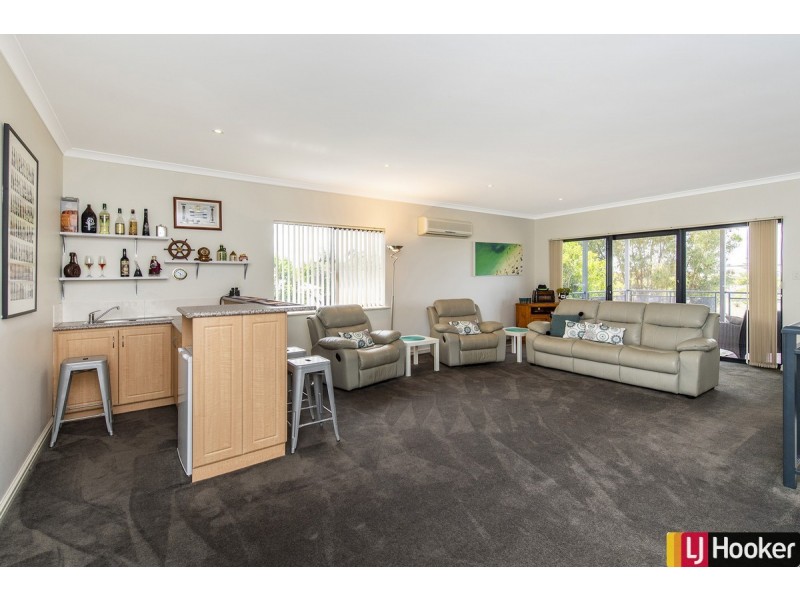 16 Queen Parade, Wannanup WA 6210