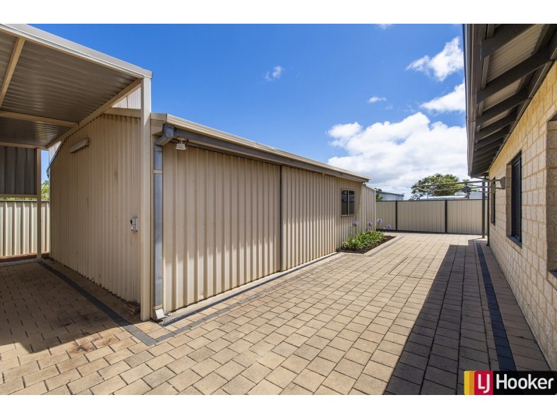 16 Queen Parade, Wannanup WA 6210