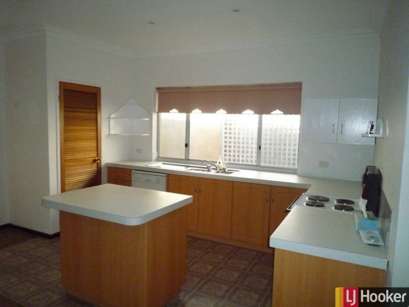6 Armstrong Street, Halls Head WA 6210