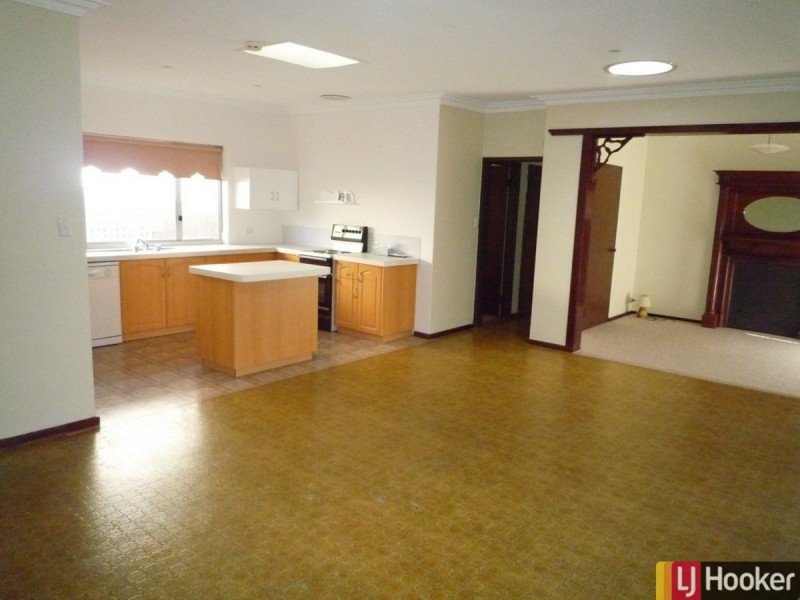 6 Armstrong Street, Halls Head WA 6210