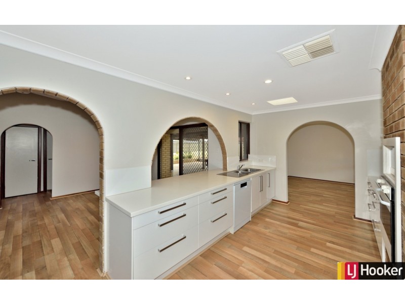 9 Sandalwood Parade, Halls Head WA 6210