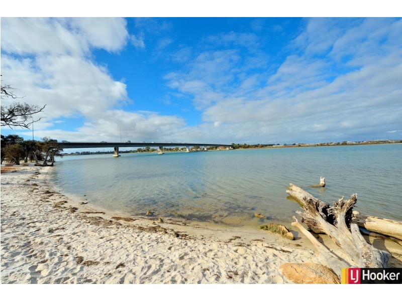 63 Leisure Way, Halls Head WA 6210