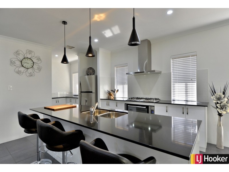 4 Dearwood Glade, Meadow Springs WA 6210