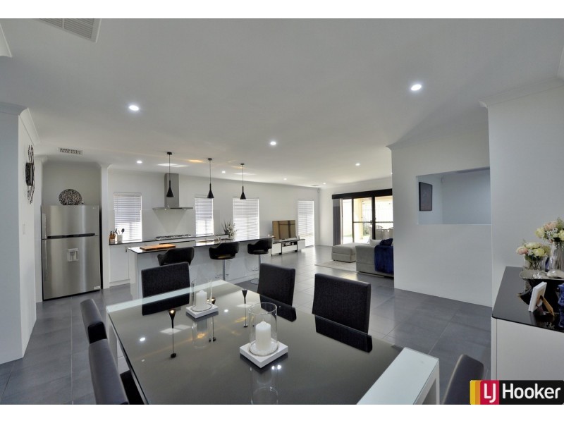 4 Dearwood Glade, Meadow Springs WA 6210