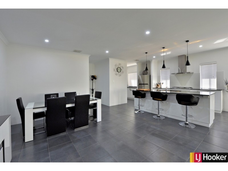 4 Dearwood Glade, Meadow Springs WA 6210