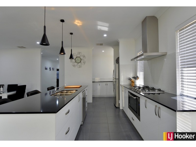 4 Dearwood Glade, Meadow Springs WA 6210